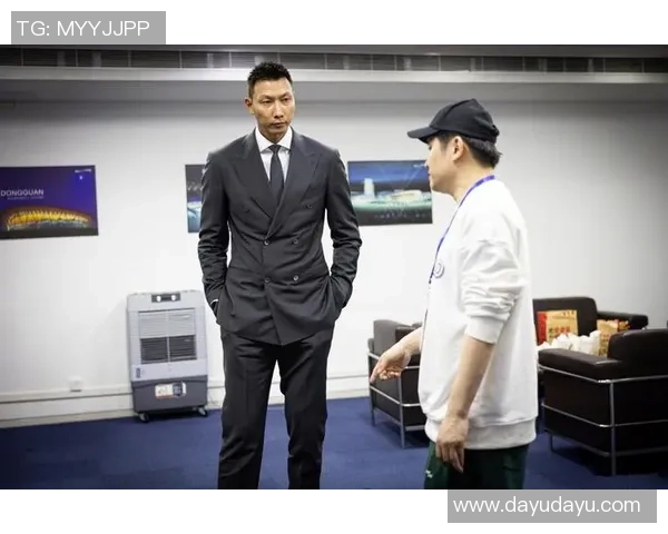 易建联重返赛场展现不老传奇引发球迷热议和期待