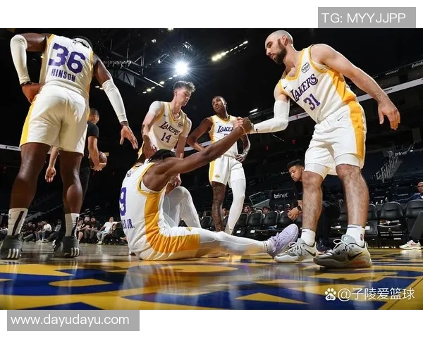 热火与湖人第六场激战回顾双方明星球员表现如何影响比赛走势