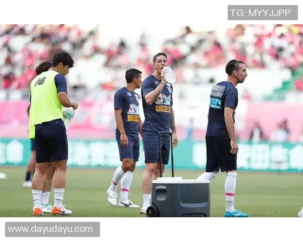 琉球队与金泽塞维根的激烈对决展现足球魅力与团队精神 琉球队与金泽塞维根的激烈对决展现足球魅力与团队精神